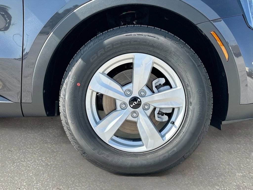 Certified 2025 Kia Sorento LX FWD image 28