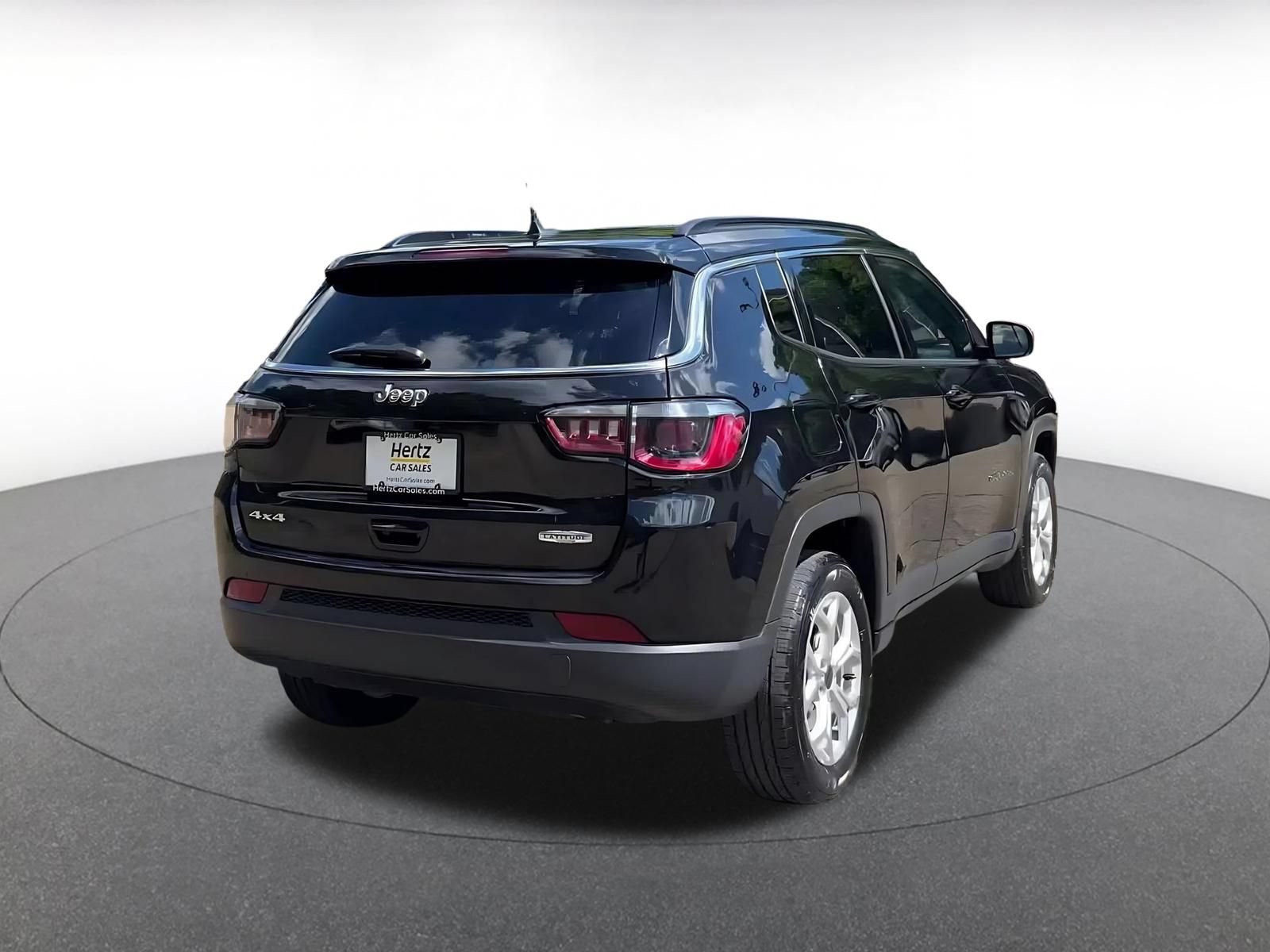 Used 2025 Jeep Compass Latitude AWD/4WD image 15