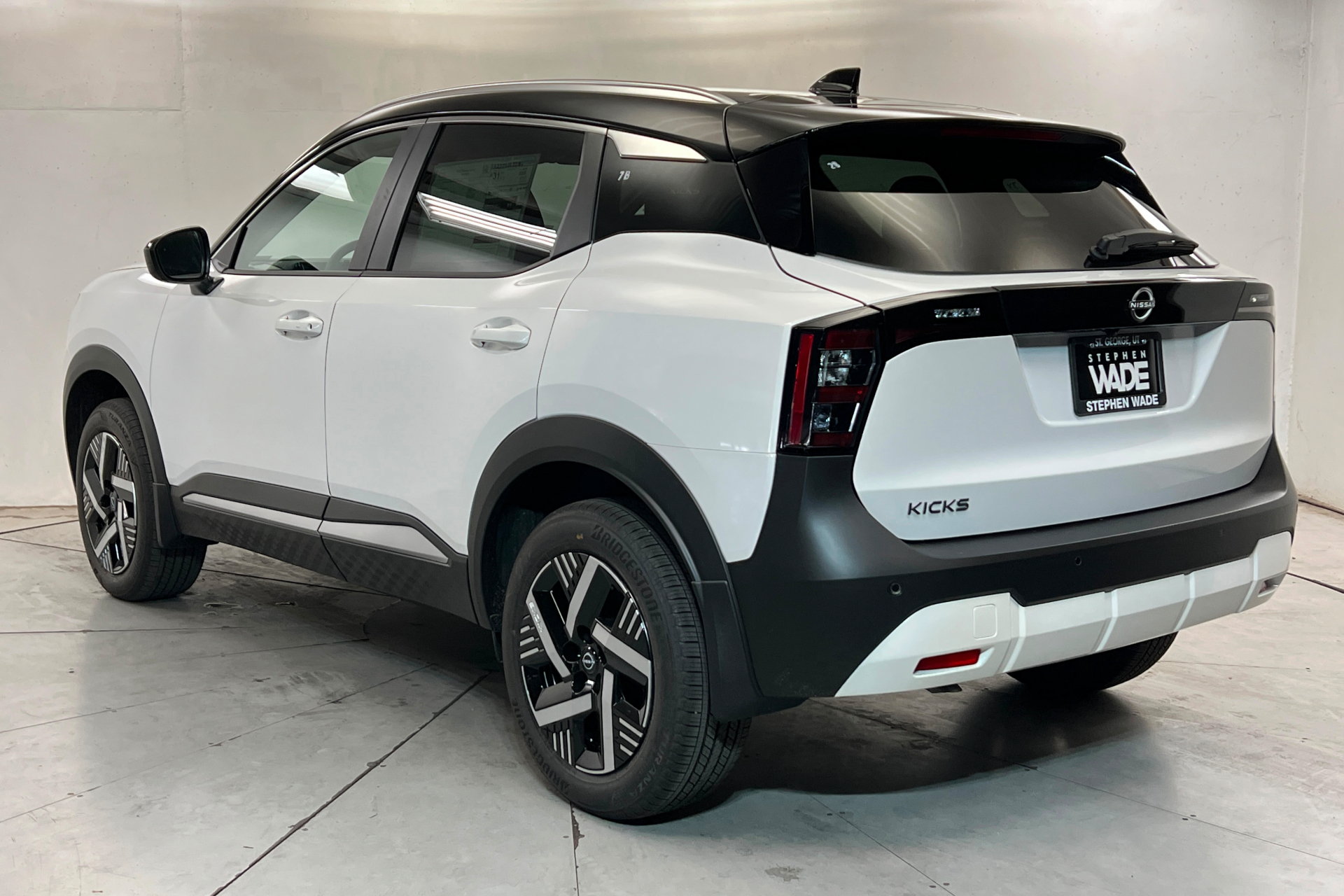 New 2026 Nissan Kicks SV w/ SV Premium Package FWD image 3