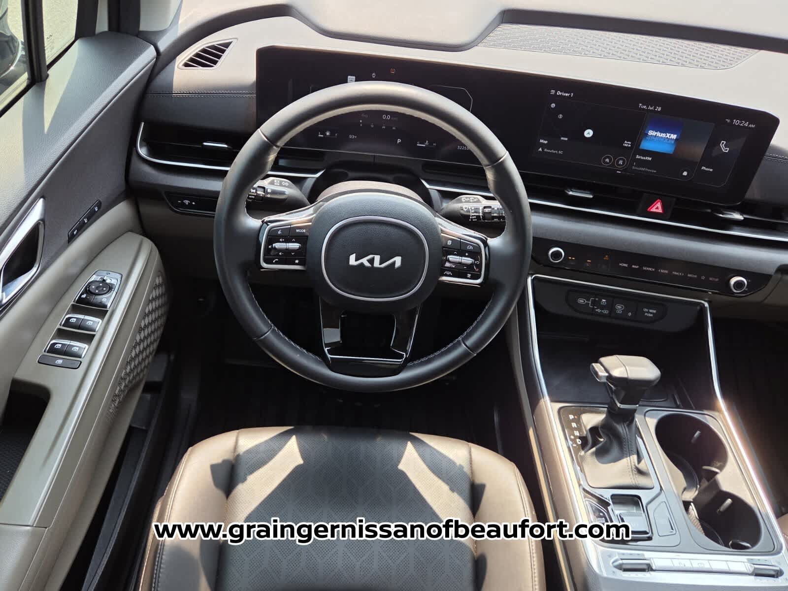 Used 2025 Kia Carnival SX FWD image 5