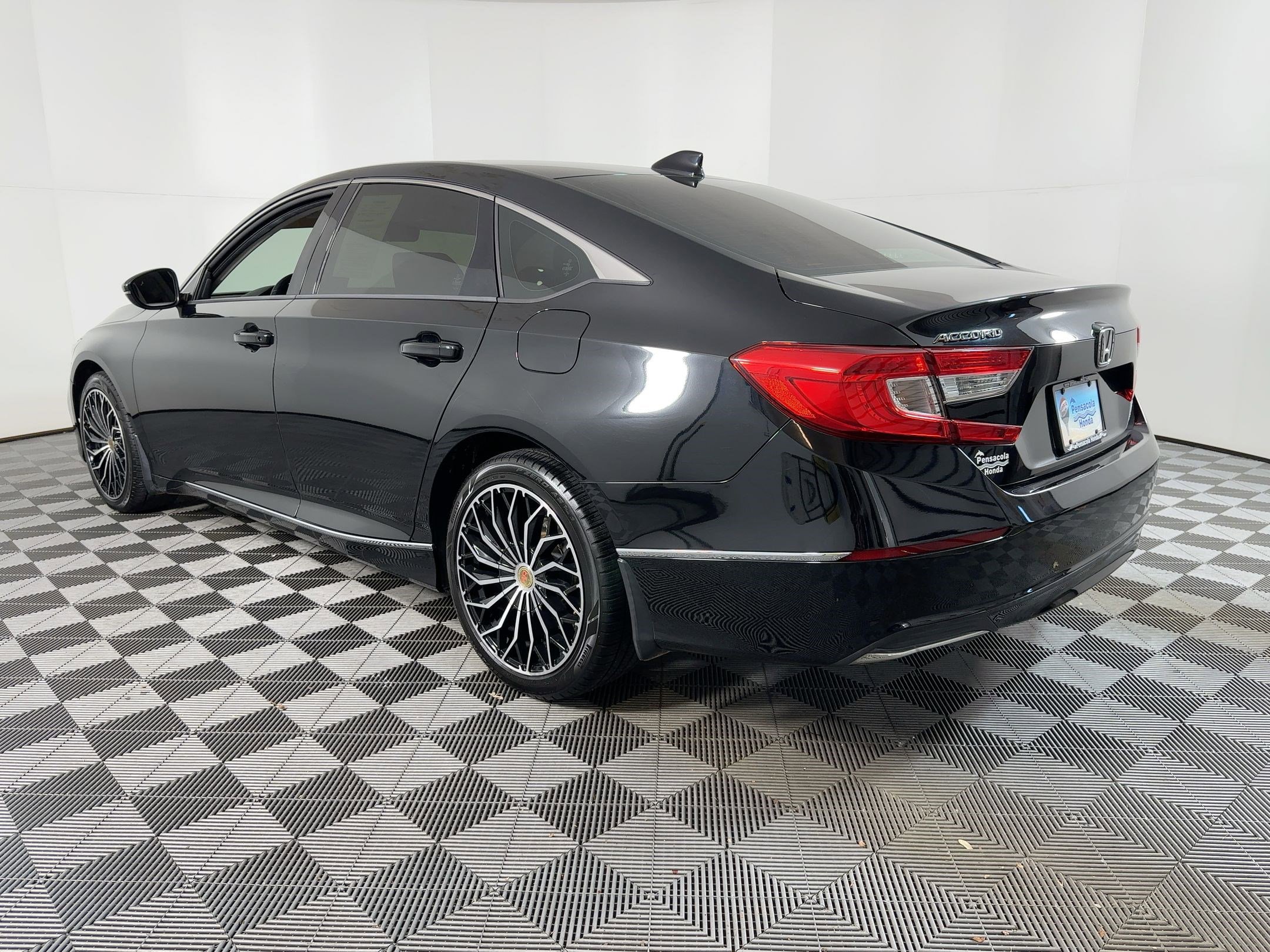 Used 2018 Honda Accord EX-L image 2