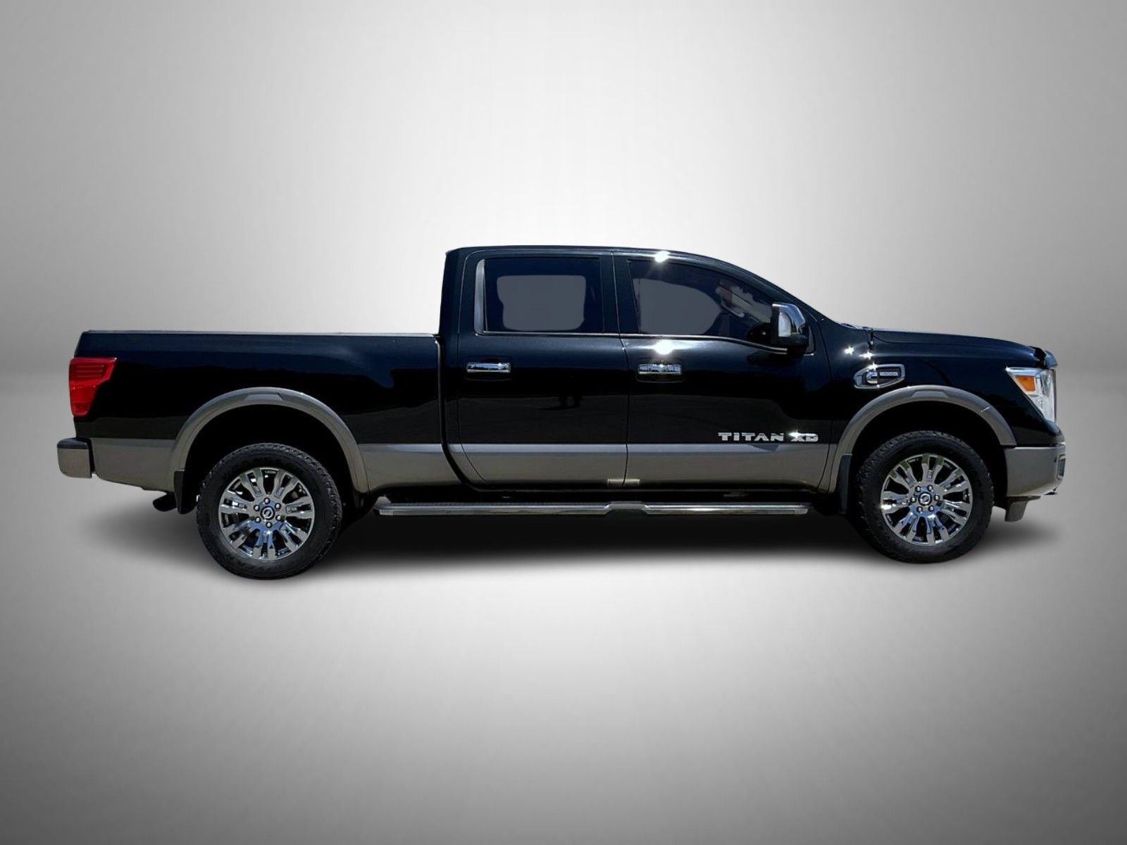Used 2017 Nissan Titan Platinum Reserve AWD/4WD image 4