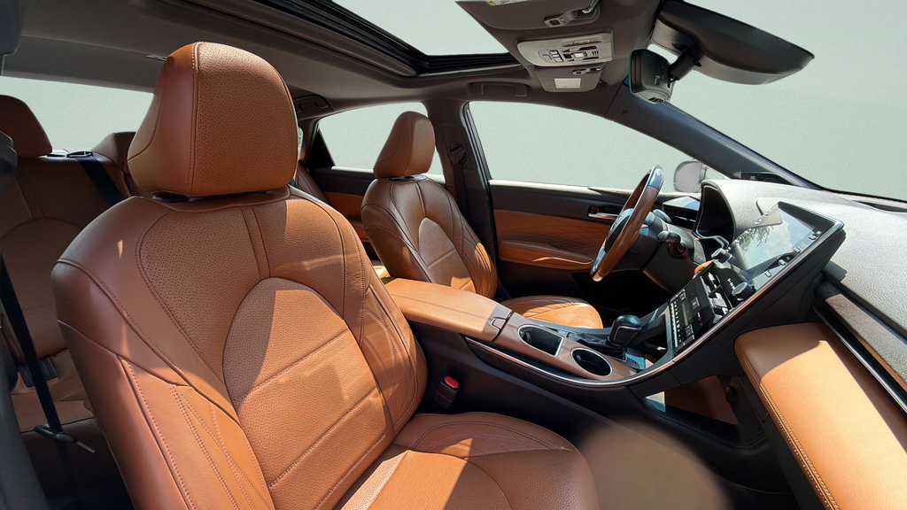 Used 2019 Toyota Avalon Limited FWD image 26