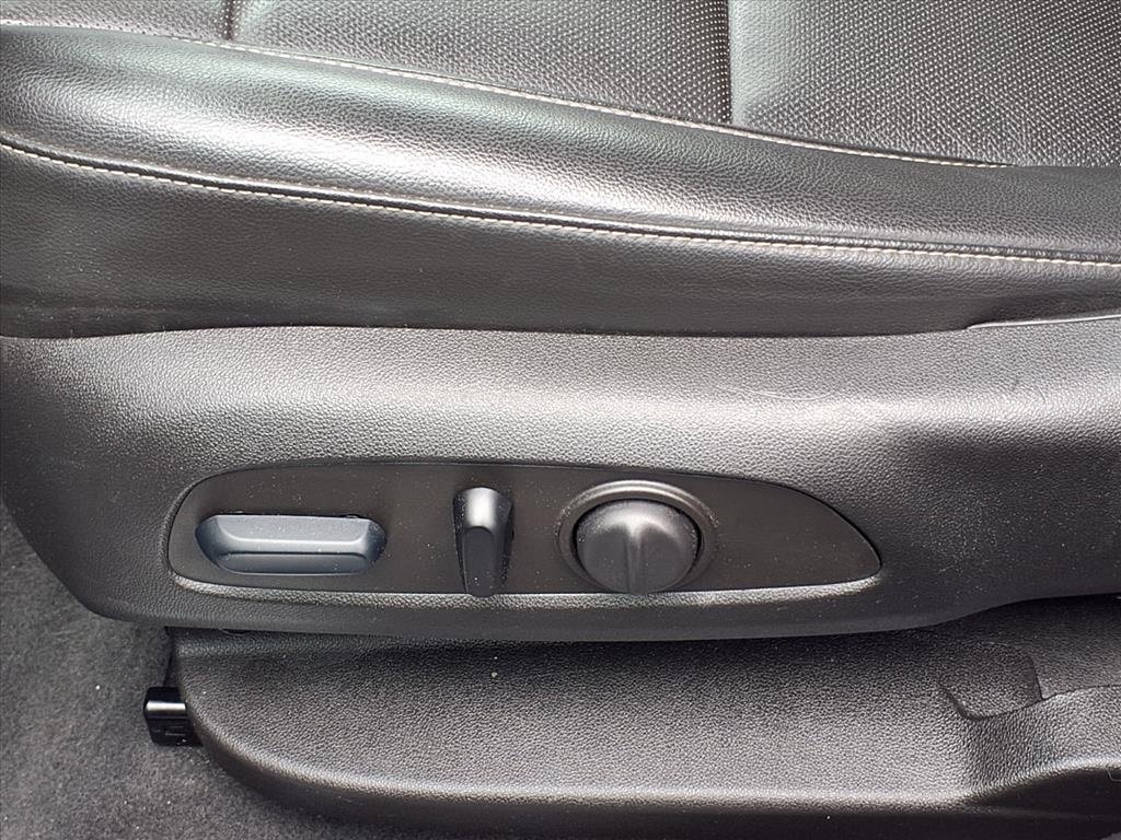 Used 2023 GMC Acadia SLT image 4