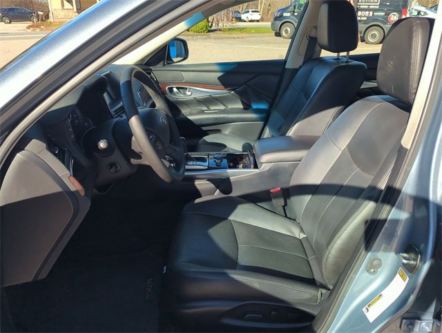 Used 2018 INFINITI Q70 Luxe image 20