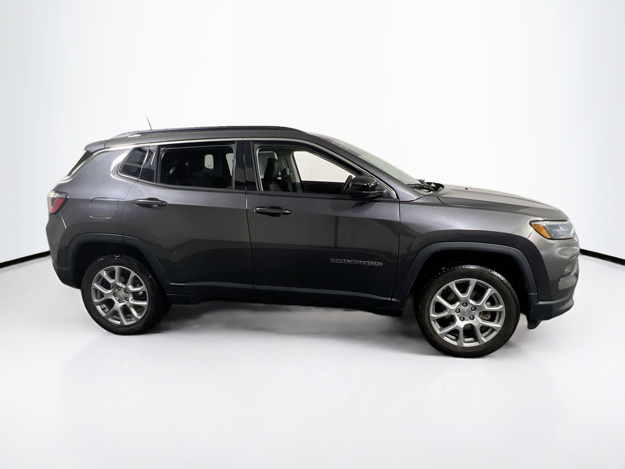 Used 2022 Jeep Compass Latitude w/ Sun and Sound Group image 4