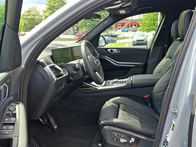 Used 2026 BMW X7 xDrive40i w/ M Sport Package AWD/4WD image 17