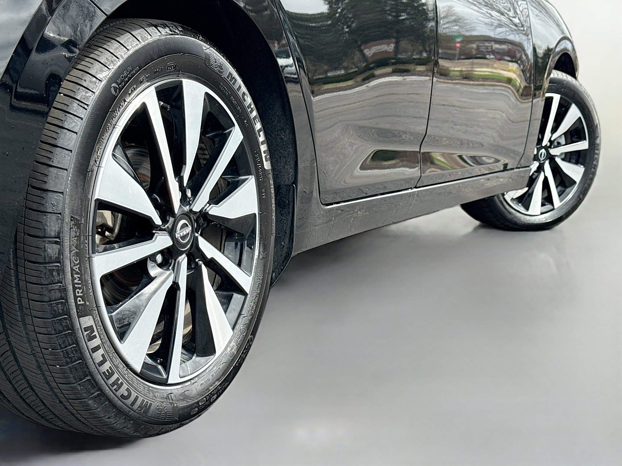 Used 2025 Nissan Sentra SV w/ SV Premium Package image 14