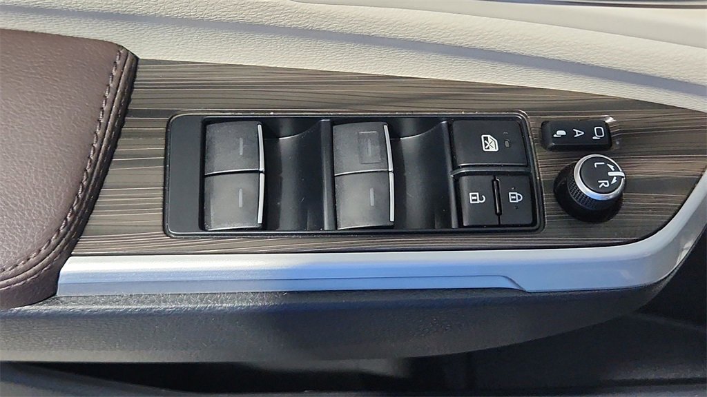 Used 2023 Toyota Sienna Platinum image 13