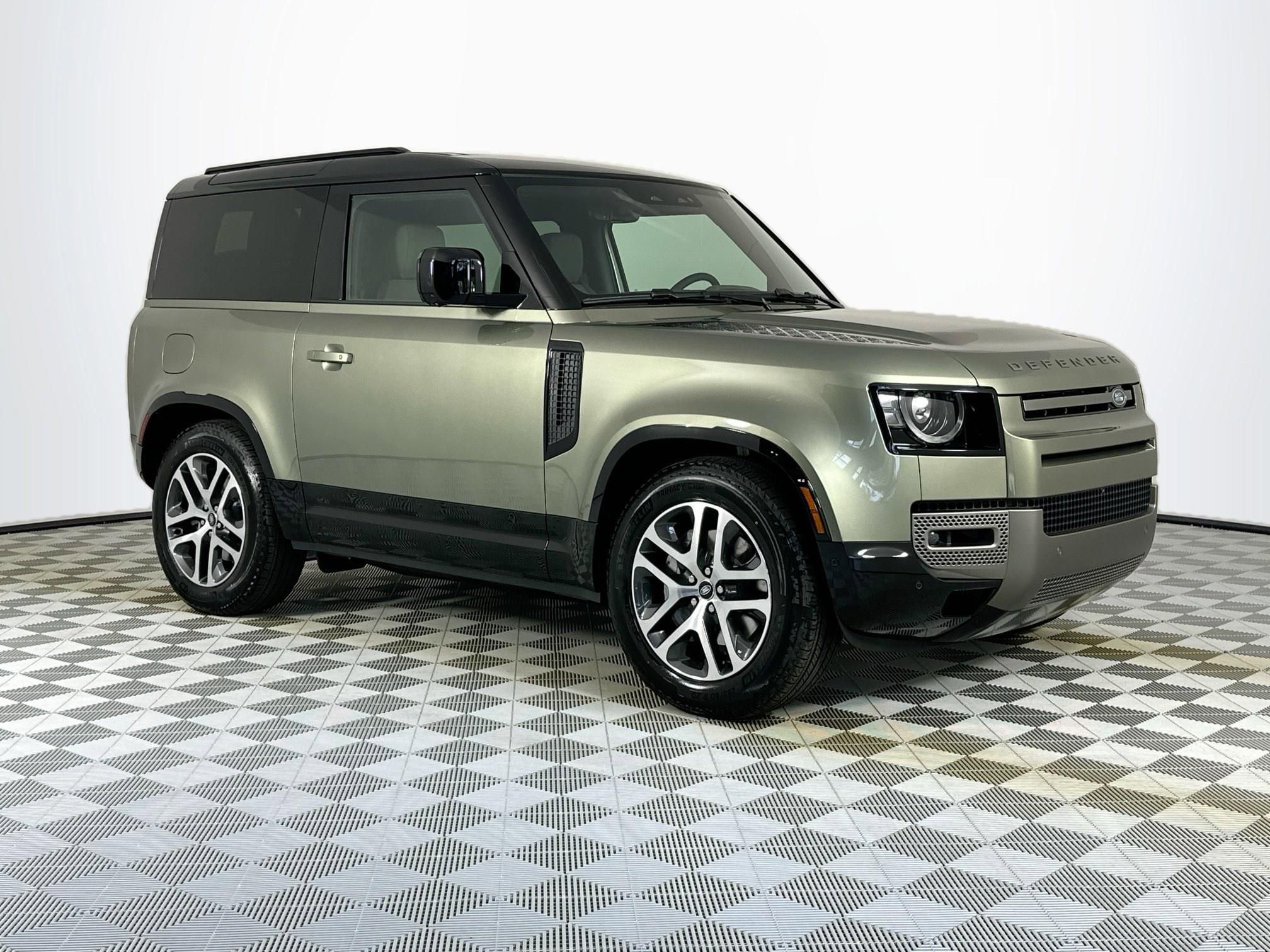 Certified 2025 Land Rover Defender 90 X-Dynamic SE AWD/4WD image 3