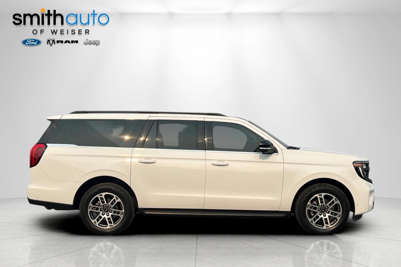 Used 2025 Ford Expedition Max Active AWD/4WD image 3
