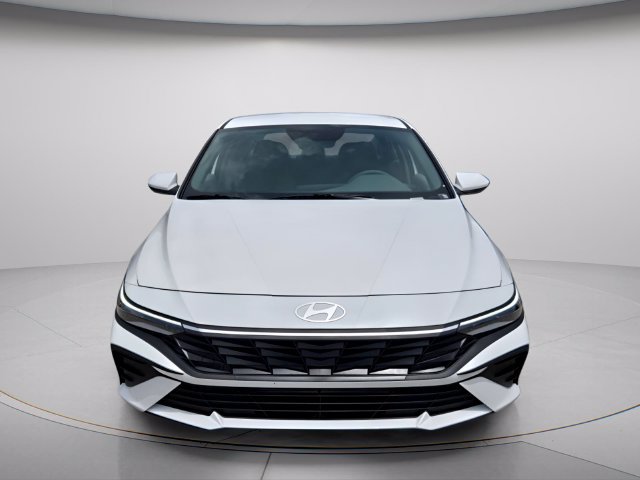 New 2026 Hyundai Elantra SE FWD image 3