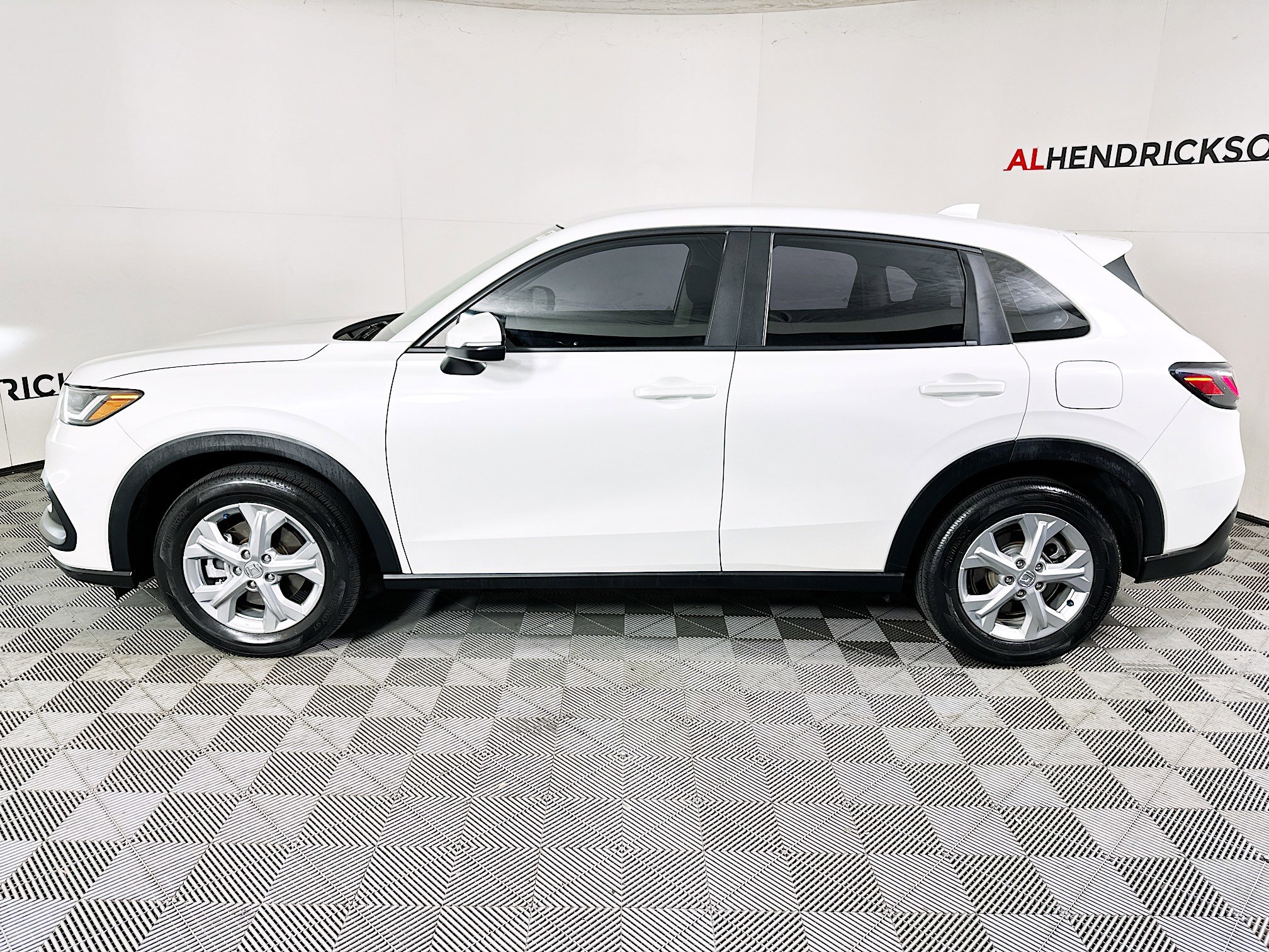 Used 2023 Honda HR-V LX image 6