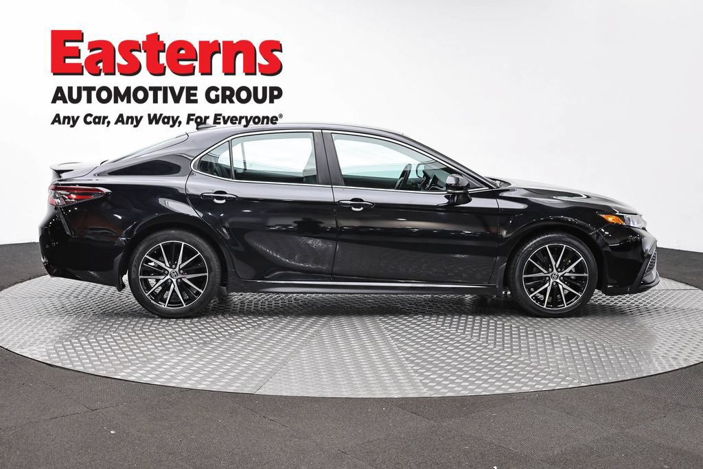 Used 2024 Toyota Camry SE w/ Cold Weather Package FWD image 4