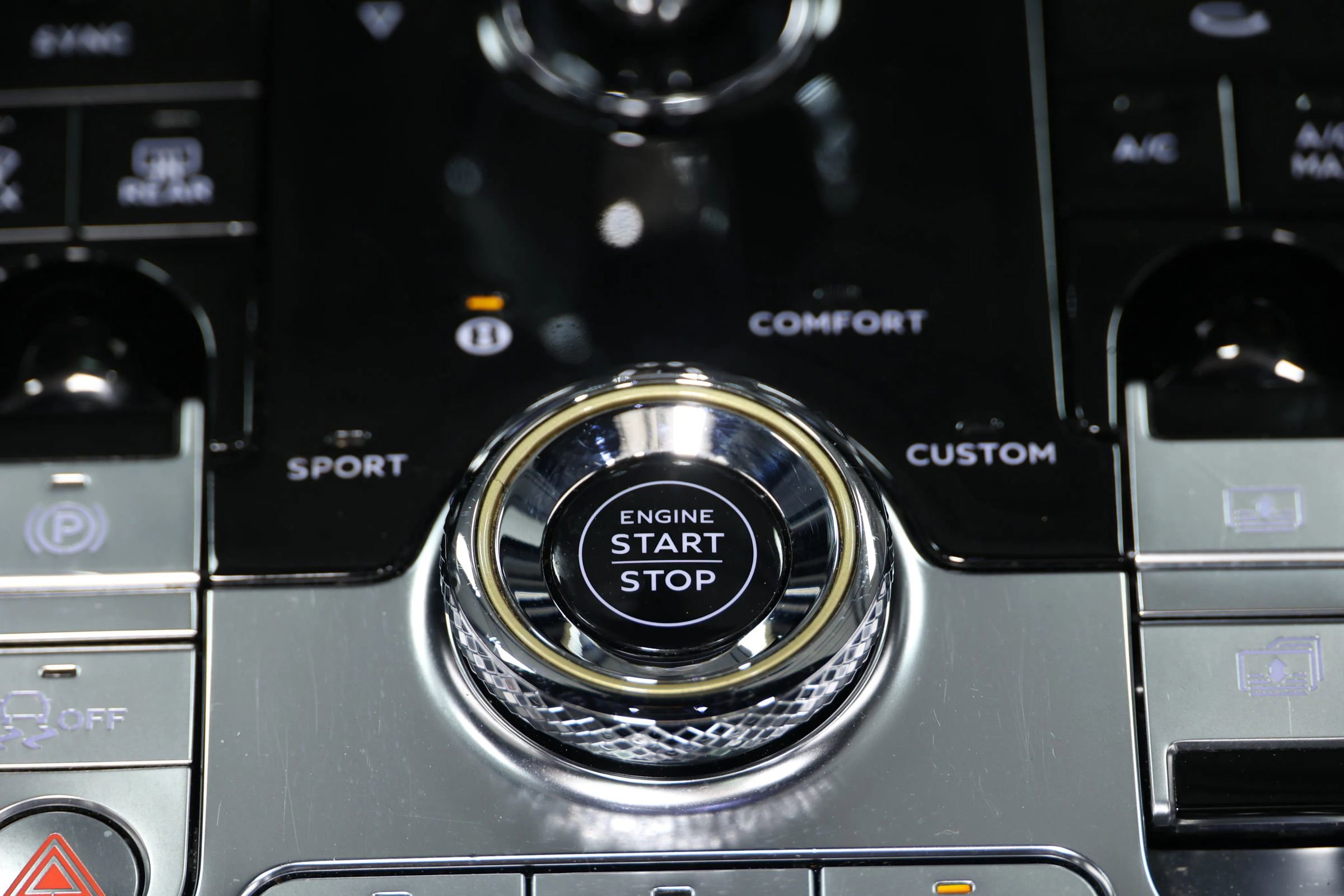 Used 2020 Bentley Flying Spur W12 image 51