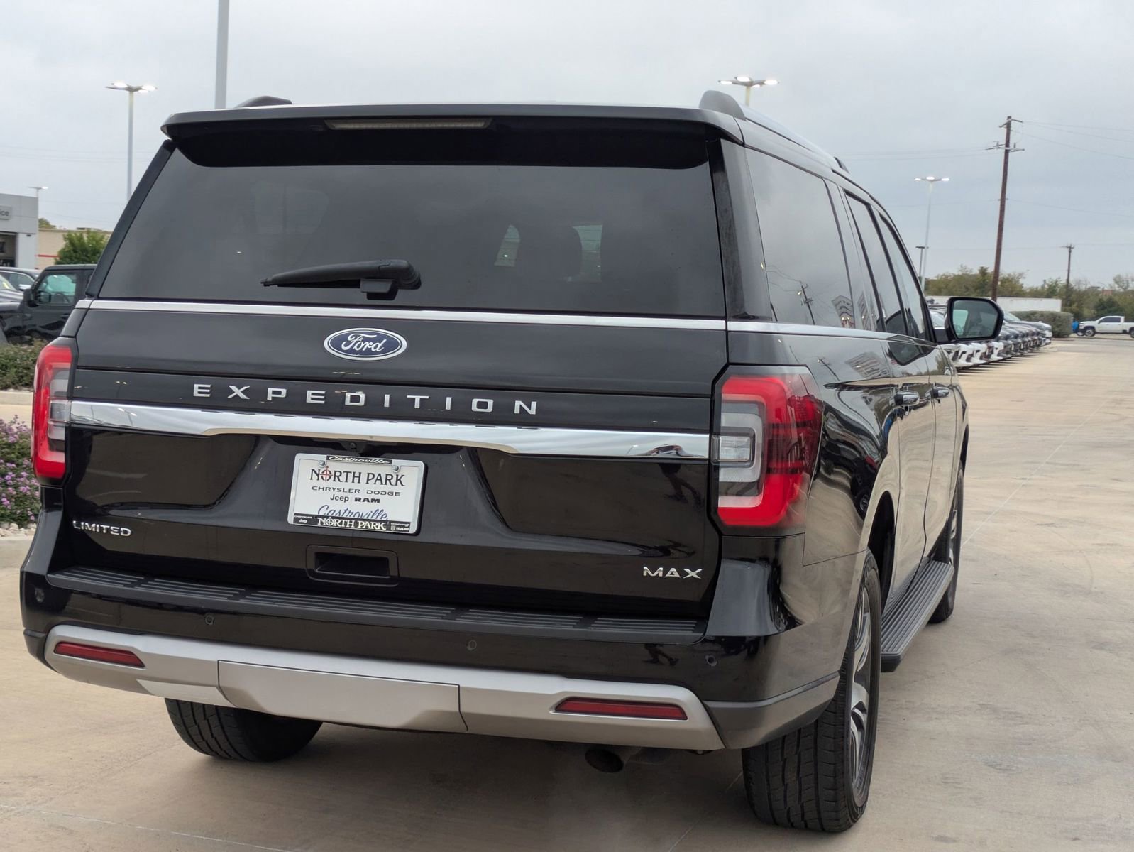 Used 2024 Ford Expedition Max Limited image 3