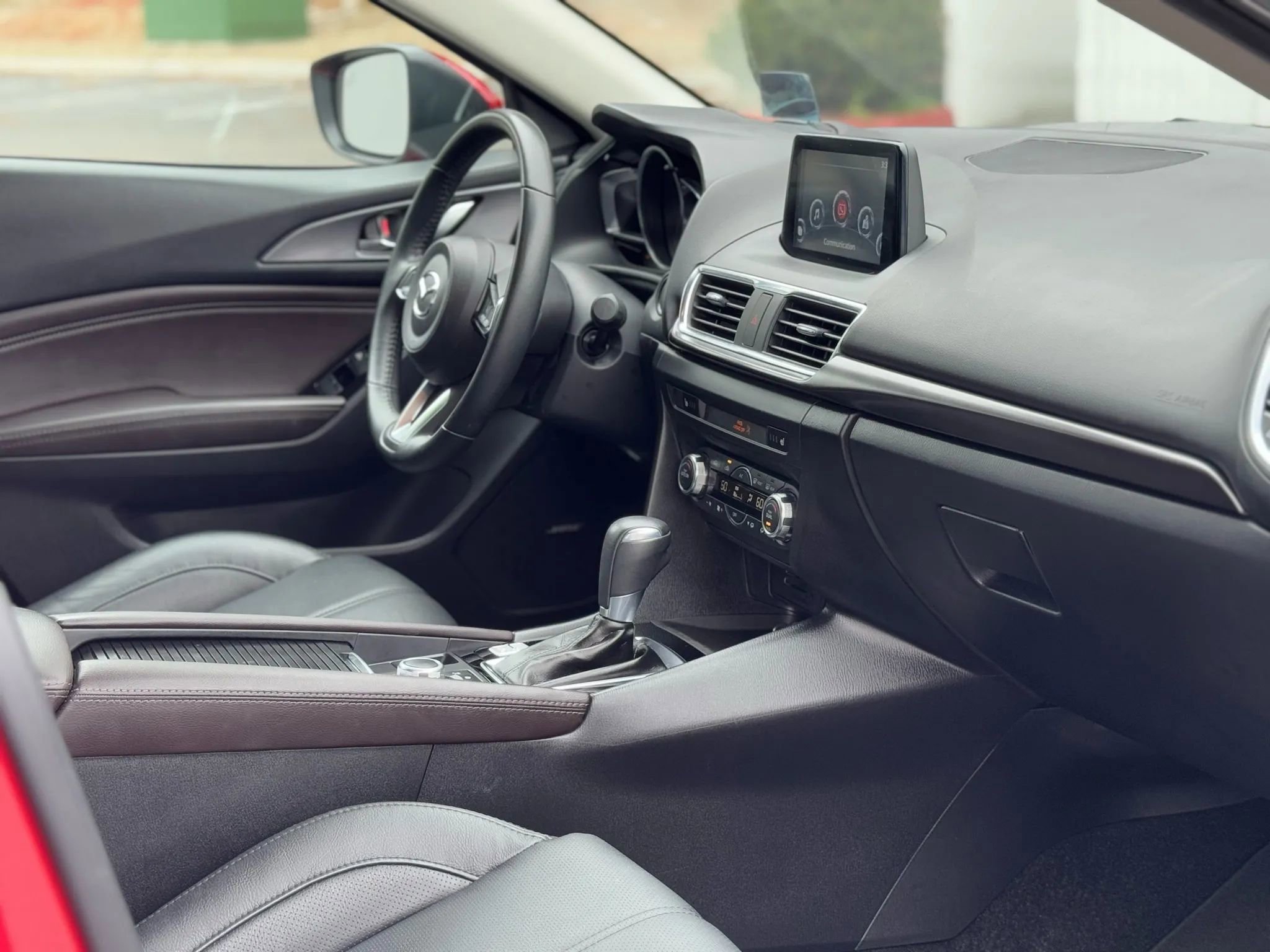 Used 2018 MAZDA MAZDA3 Grand Touring image 38