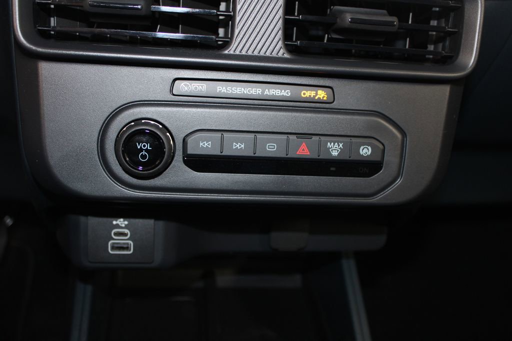 New 2025 Ford Maverick XL w/ Equipment Group 101A image 39