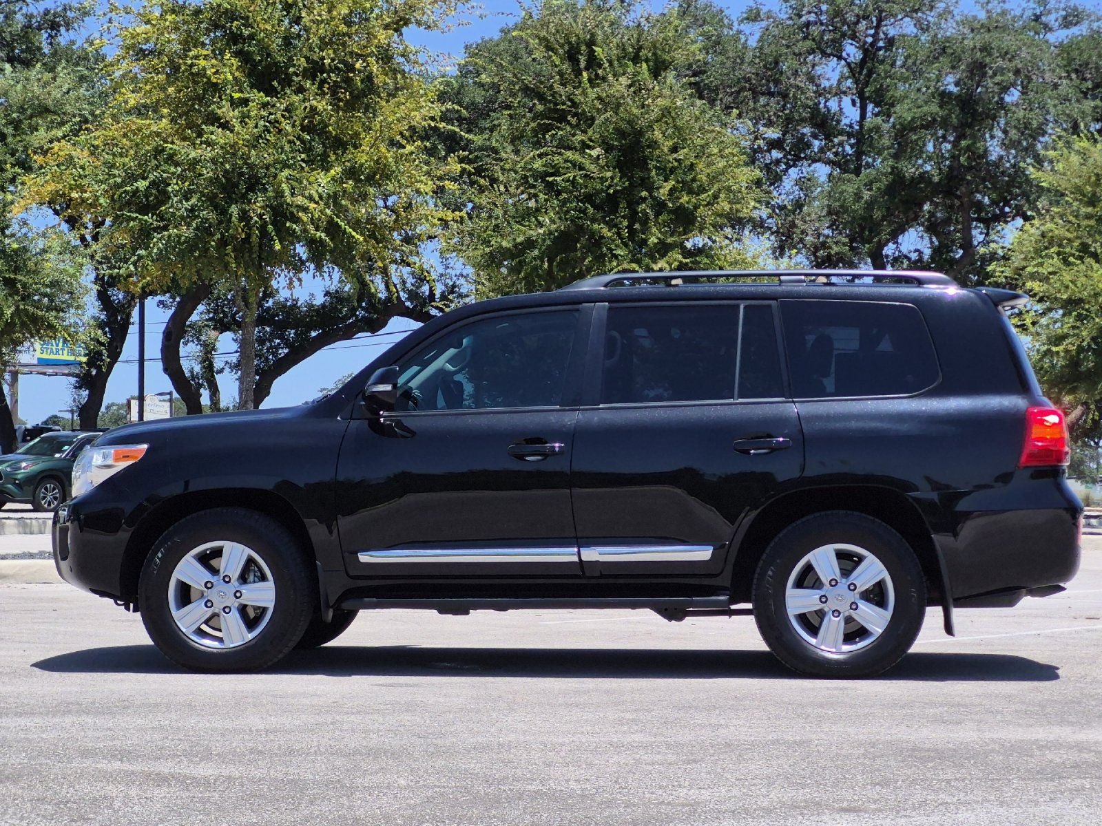 Used 2015 Toyota Land Cruiser AWD/4WD image 2