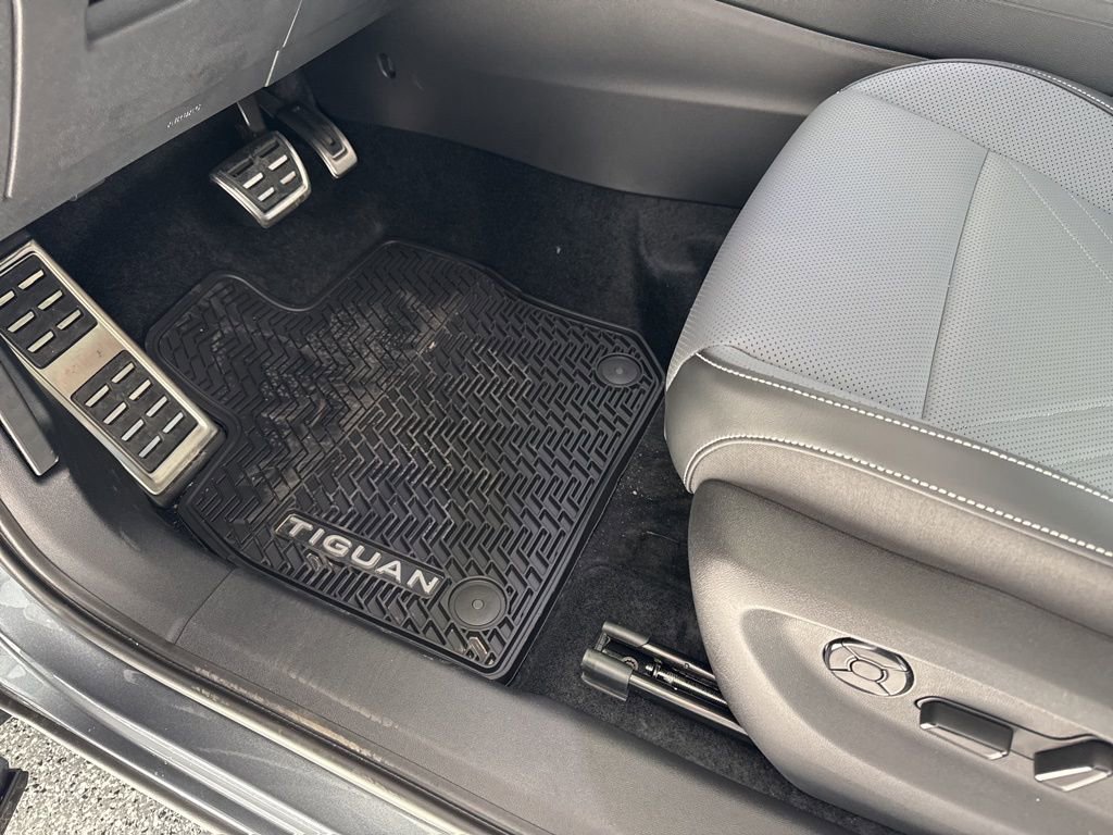 New 2026 Volkswagen Tiguan SE R-Line AWD/4WD image 16