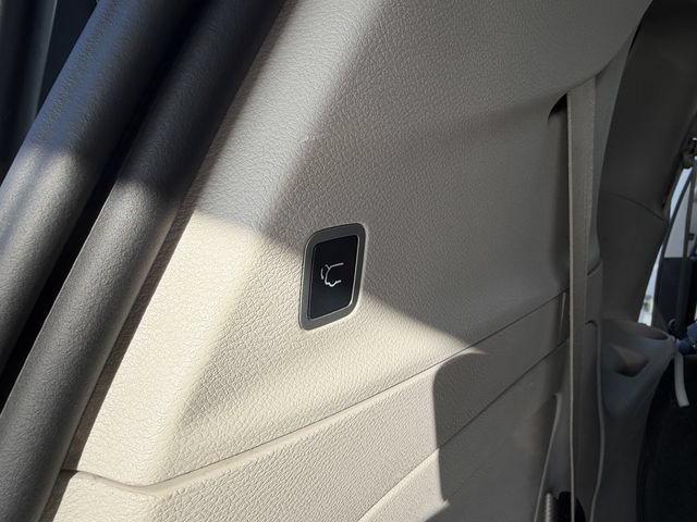 Used 2023 Chrysler Pacifica Limited w/ Uconnect Theater Family Group FWD image 42
