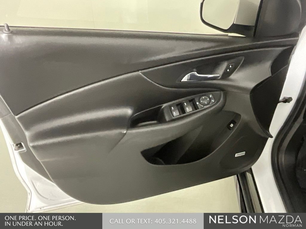 Used 2018 Chevrolet Volt LT w/ Comfort Package FWD image 16