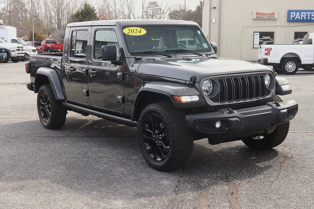 Used 2024 Jeep Gladiator Sport image 3