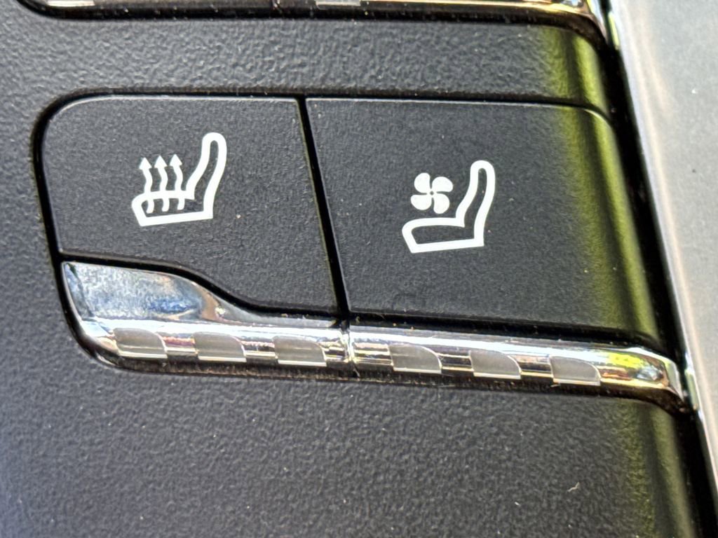 Used 2017 Porsche Macan S image 32