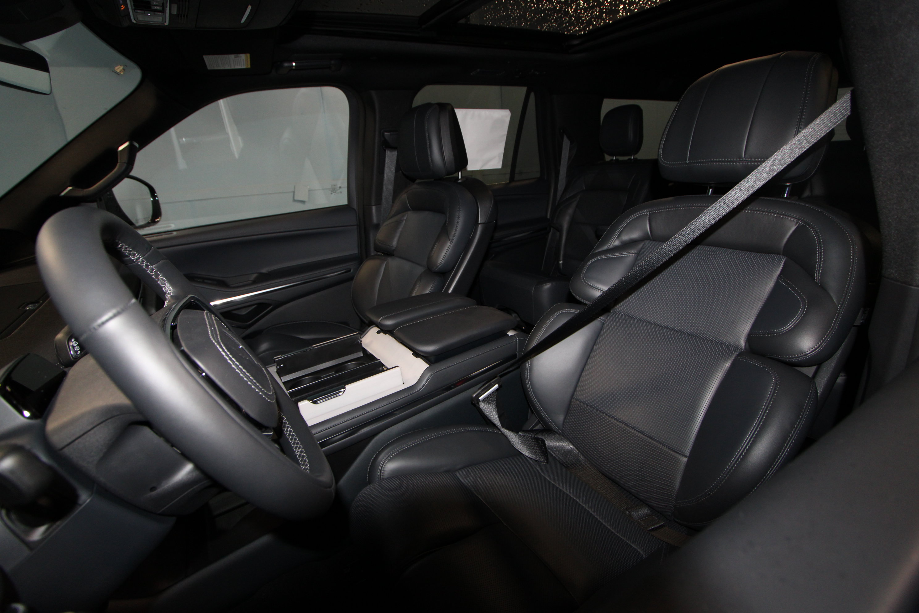 New 2027 Lincoln Navigator L Reserve w/ Jet Appearance Package AWD/4WD image 3
