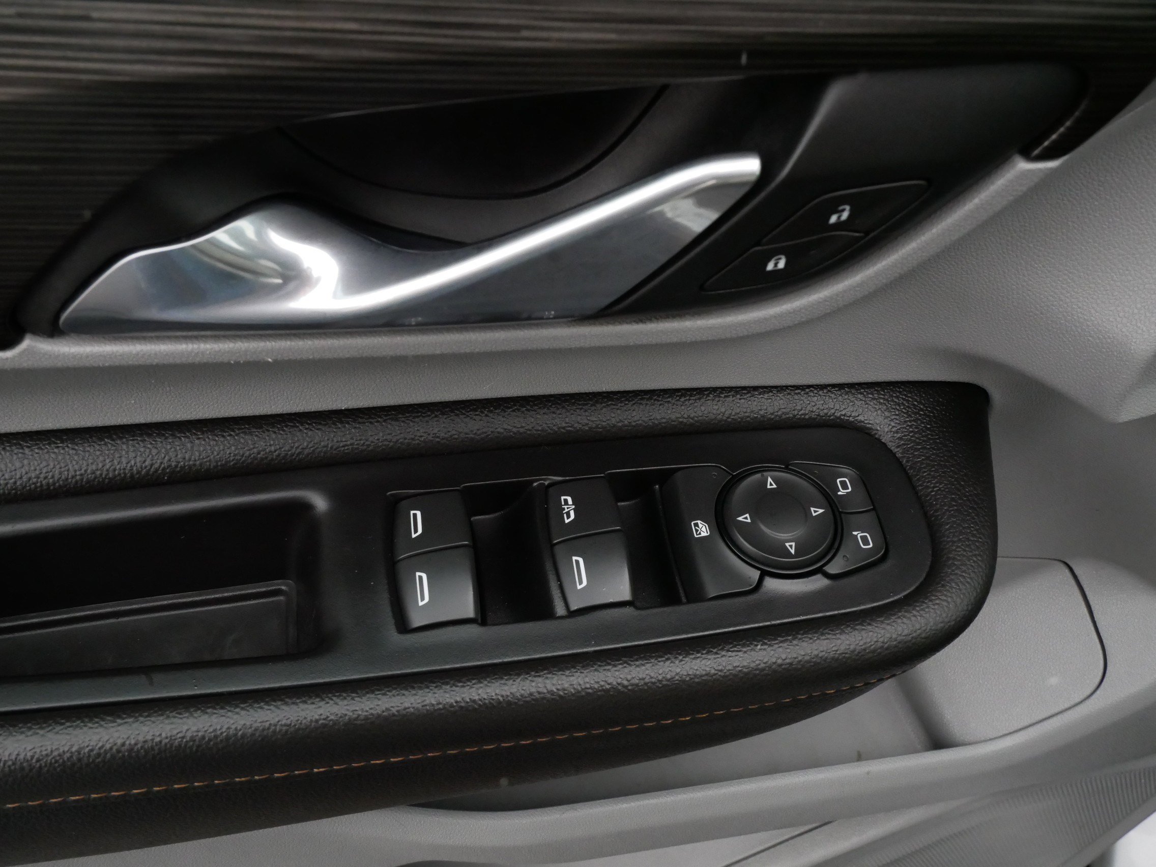 Used 2020 GMC Terrain SLT image 19