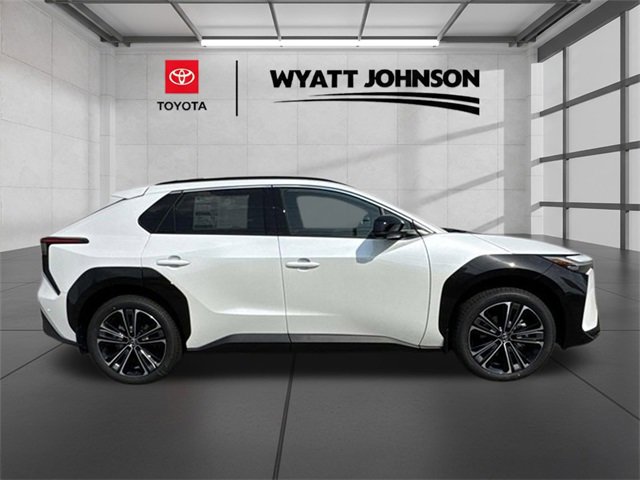 Used 2025 Toyota bZ4X AWD image 6