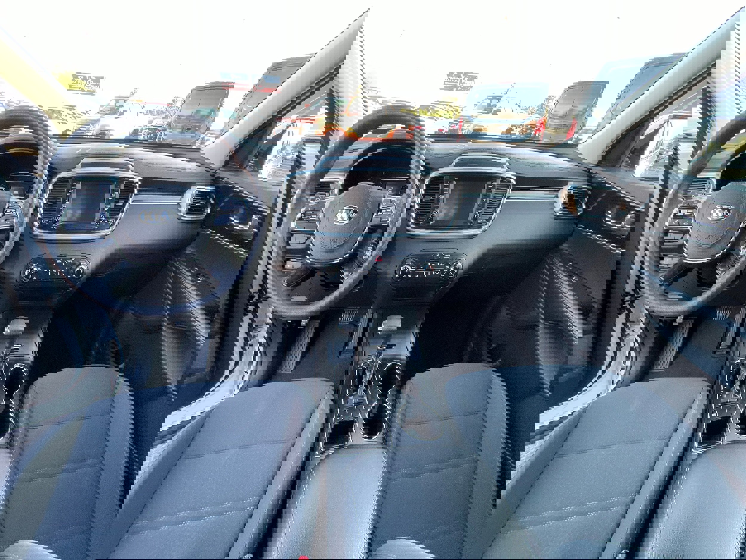 Used 2019 Kia Sorento LX image 22