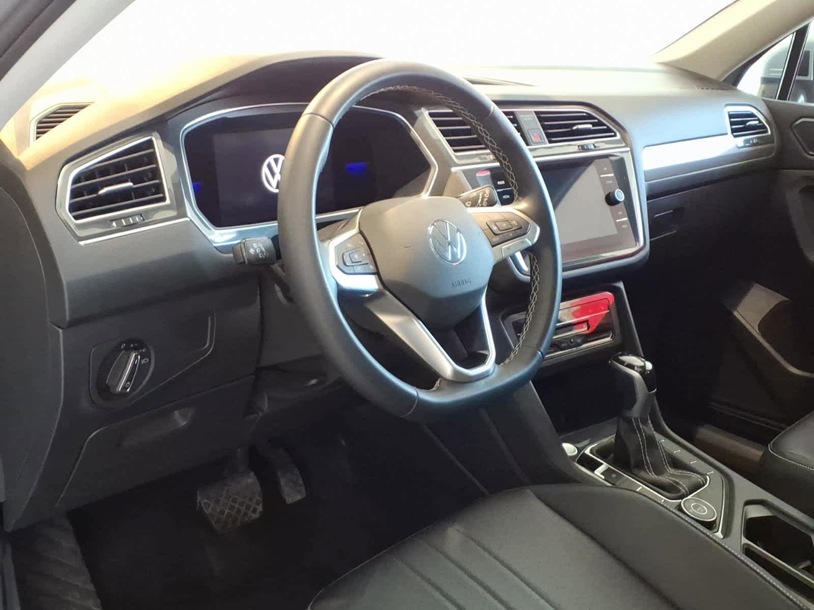 Certified 2023 Volkswagen Tiguan SE w/ Panoramic Sunroof Package AWD/4WD image 9