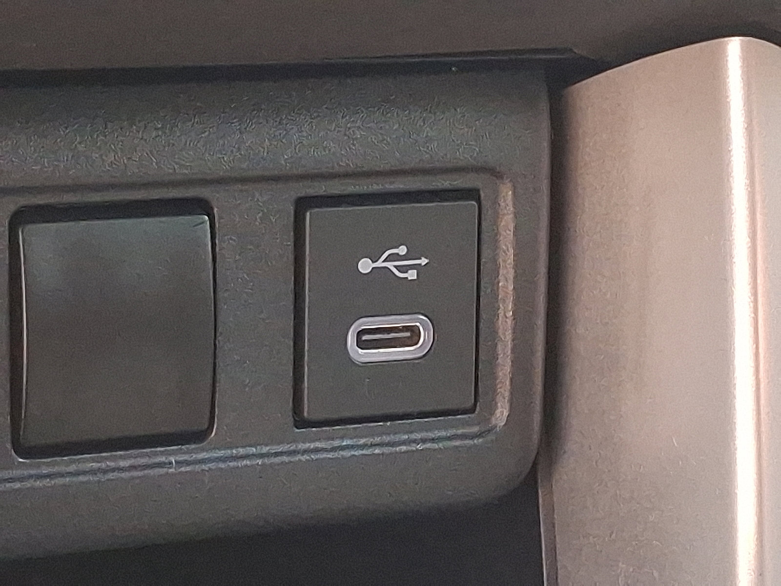 Used 2024 Toyota Corolla Cross LE w/ Moonroof Package AWD/4WD image 25