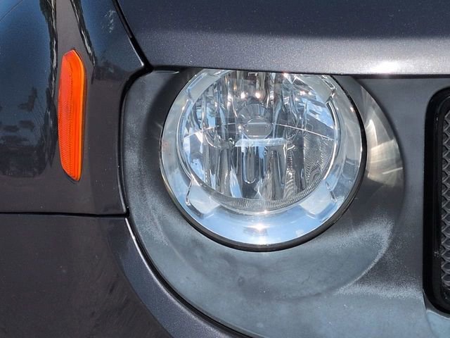 Used 2017 Jeep Renegade Altitude FWD image 10