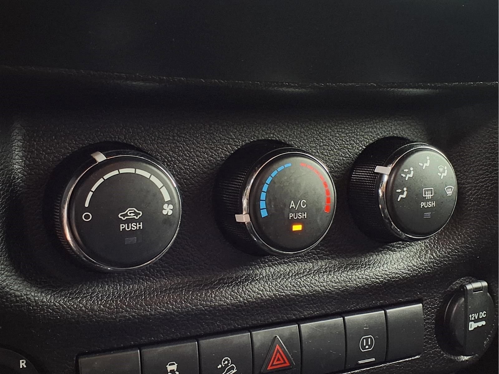 Used 2018 Jeep Wrangler Rubicon w/ Power Convenience Group AWD/4WD image 18