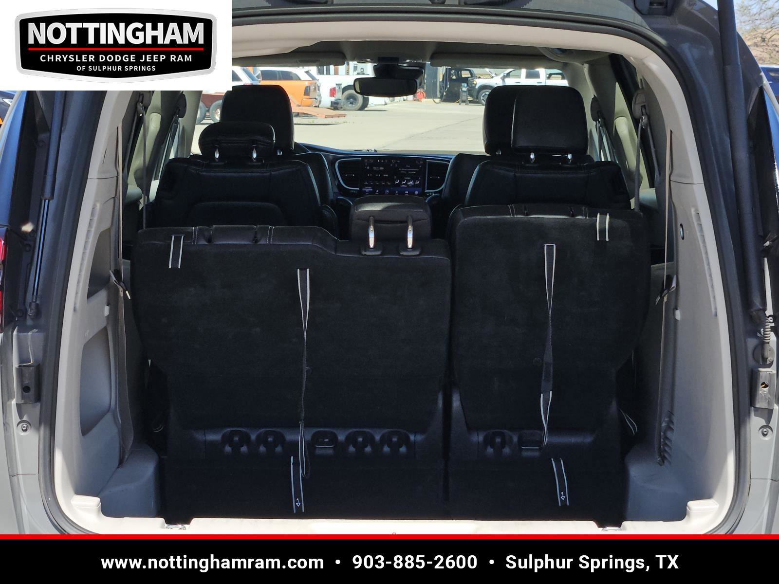 Used 2022 Chrysler Pacifica Touring-L image 8