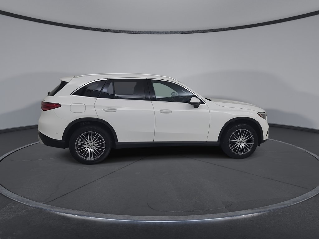 Used 2025 Mercedes-Benz GLC 300 4MATIC image 18