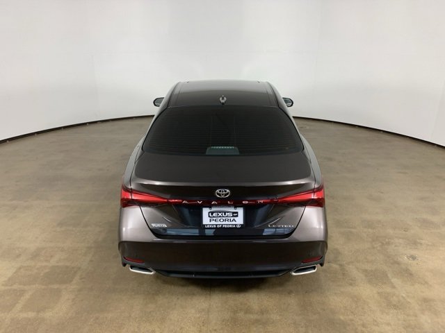 Used 2019 Toyota Avalon Limited image 11