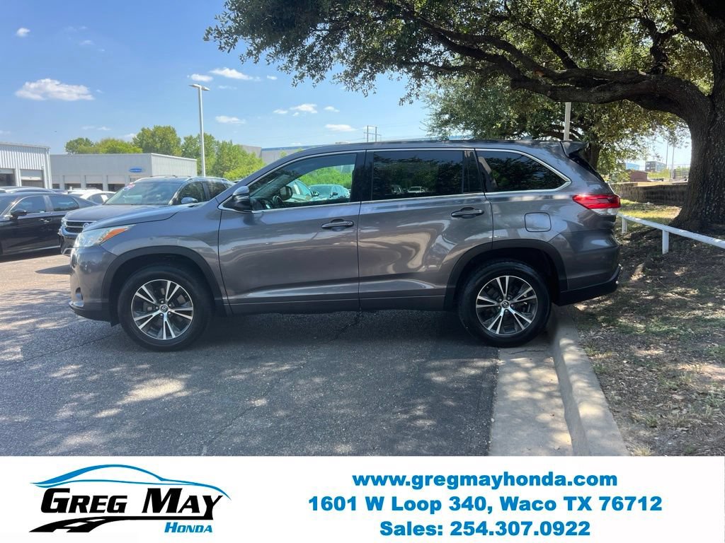 Used 2017 Toyota Highlander Plus FWD image 4