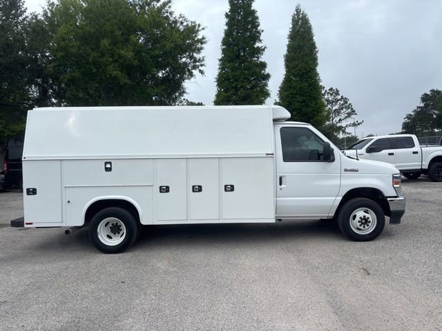 Used 2023 Ford E-450 and Econoline 450 Super Duty w/ Power Windows & Locks Group RWD image 4
