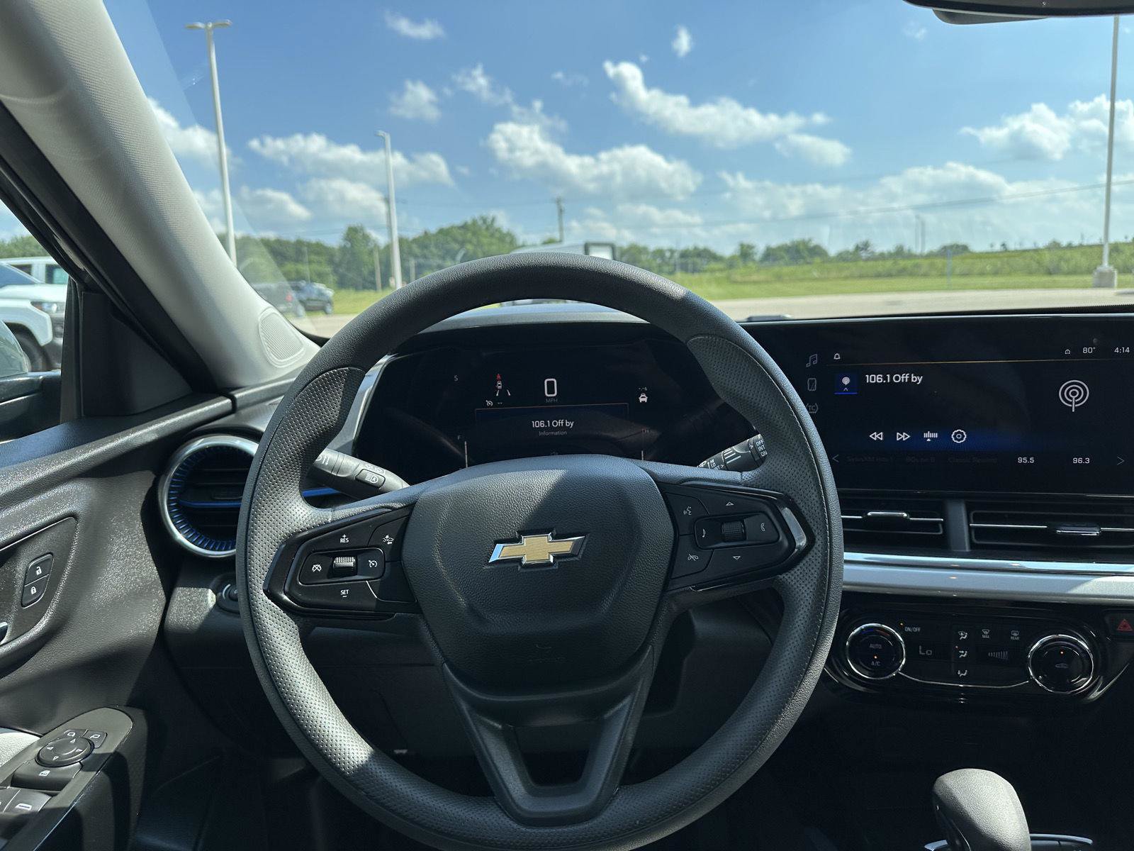 Used 2025 Chevrolet Trax LT FWD image 16