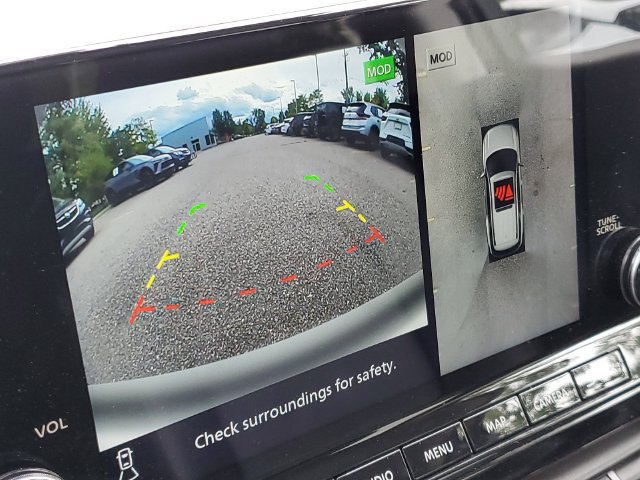 Used 2025 Nissan Pathfinder SL AWD/4WD image 17