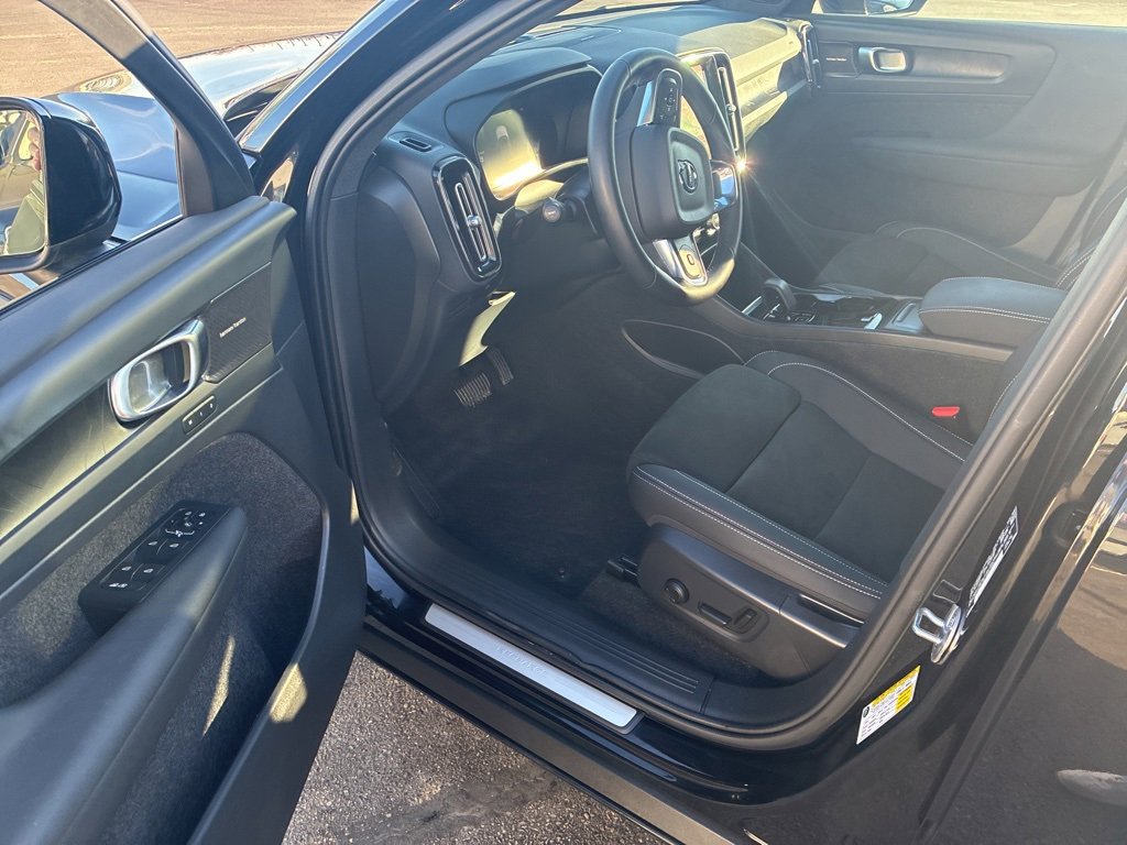 Certified 2023 Volvo C40 P8 Recharge Ultimate image 7