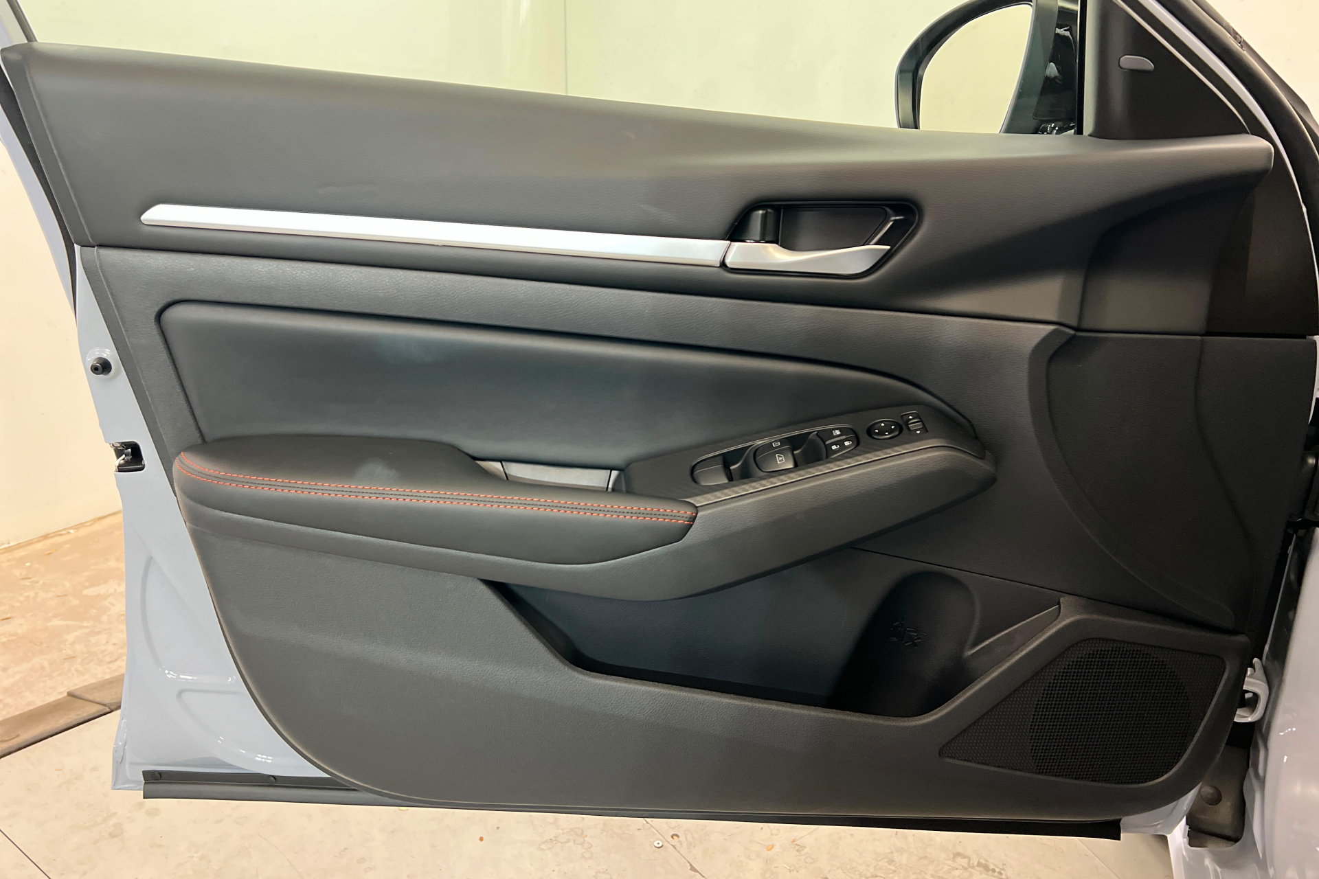 New 2026 Nissan Altima 2.5 SR w/ SR Midnight Edition Package FWD image 13