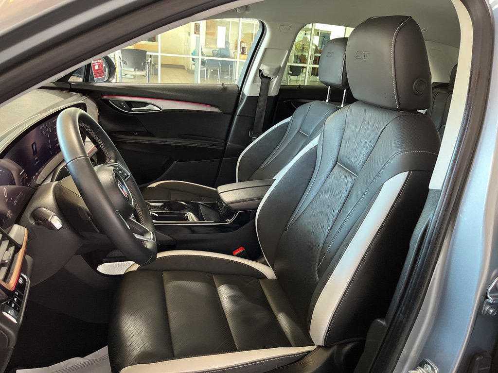 Used 2025 Buick Envision Sport Touring image 12