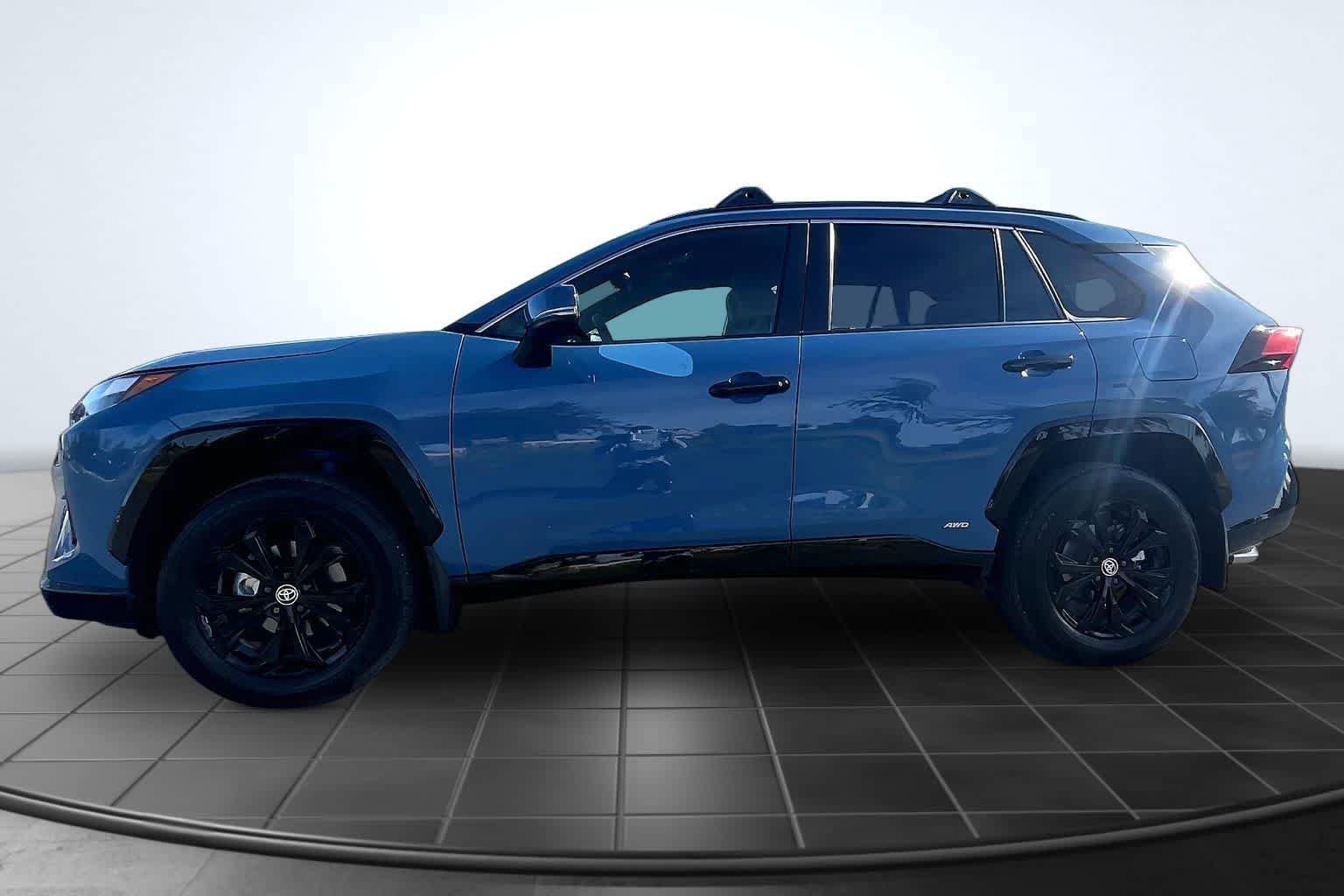 Used 2025 Toyota RAV4 SE w/ Weather Package AWD/4WD image 3