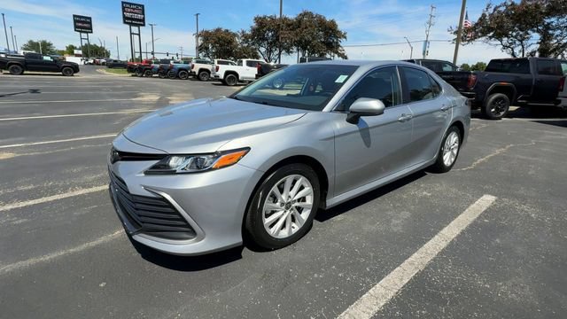 Used 2024 Toyota Camry LE FWD image 4