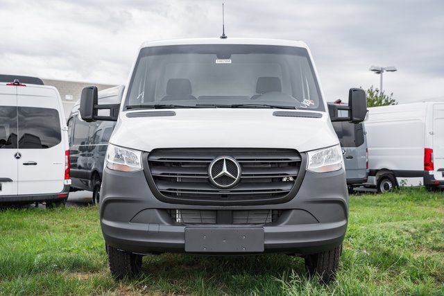 Used 2023 Mercedes-Benz Sprinter 4500 image 2