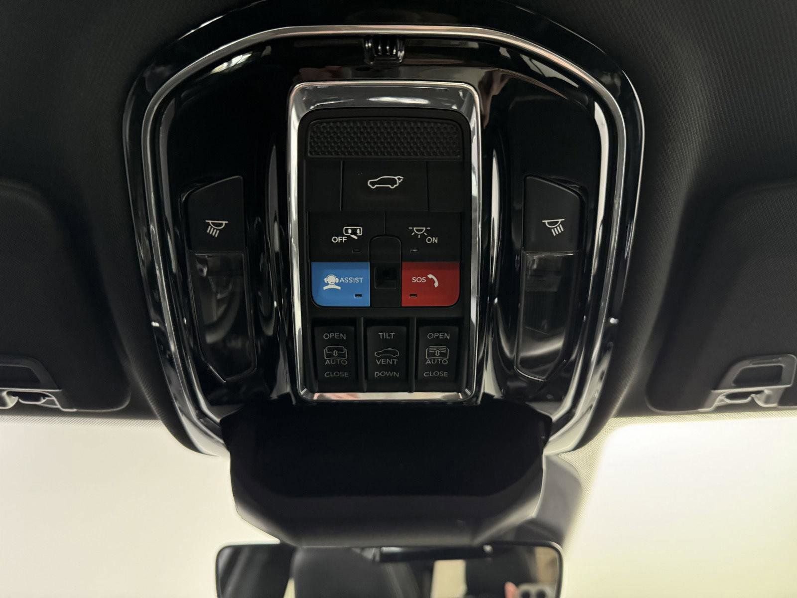 Used 2023 Jeep Grand Cherokee Overland AWD/4WD image 24